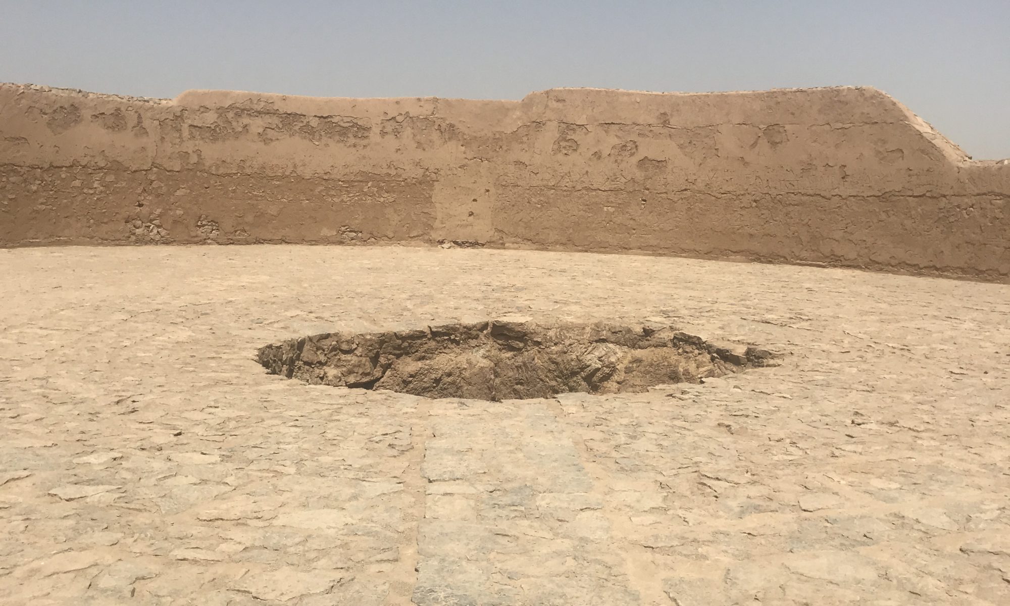 イラン ヤズド ゾロアスター教の沈黙の塔 Iran Yazd Zoroastrianism Tower Of Silence Why Go Why Not